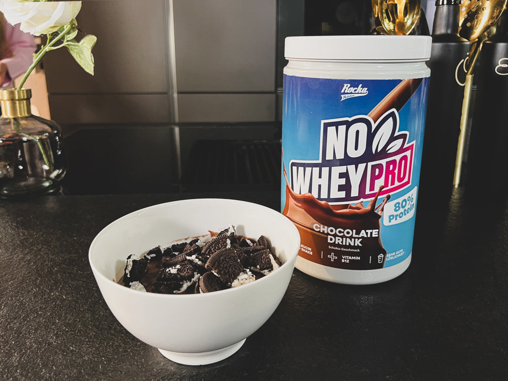 Protein Schokoladenpudding mit Oreo Keksen