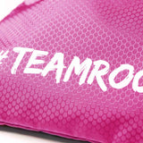 Detailaufnahme-gymbag-pink-mit-schriftzug-teamrocka